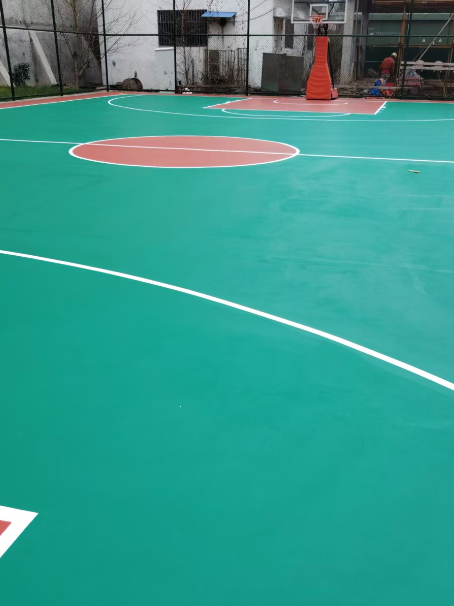 云和 球场长期使用易出现地面开裂